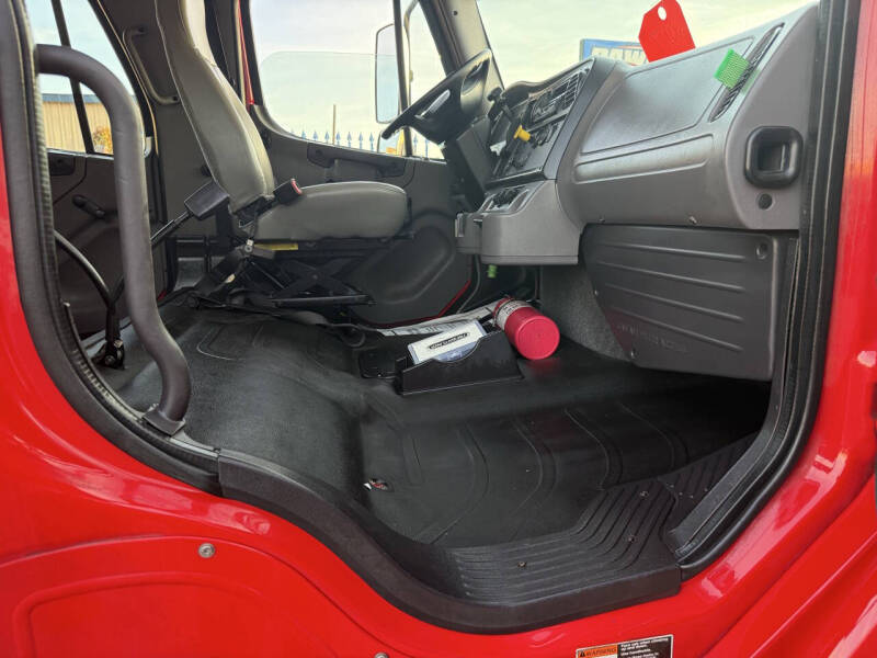 2017 Freightliner M2 106