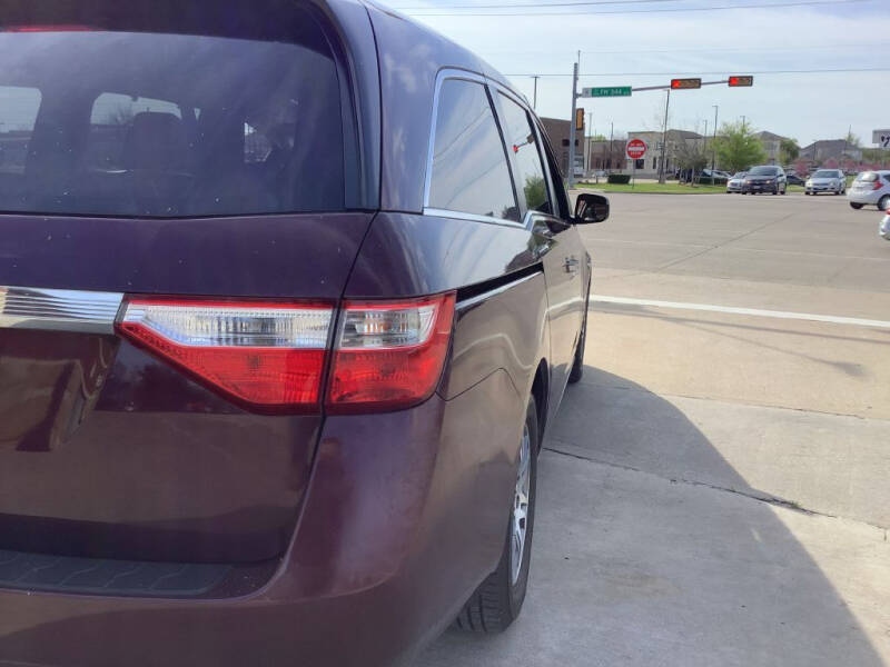 2011 Honda Odyssey null photo 13