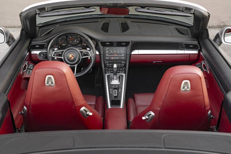 2019 Porsche 911 Carrera