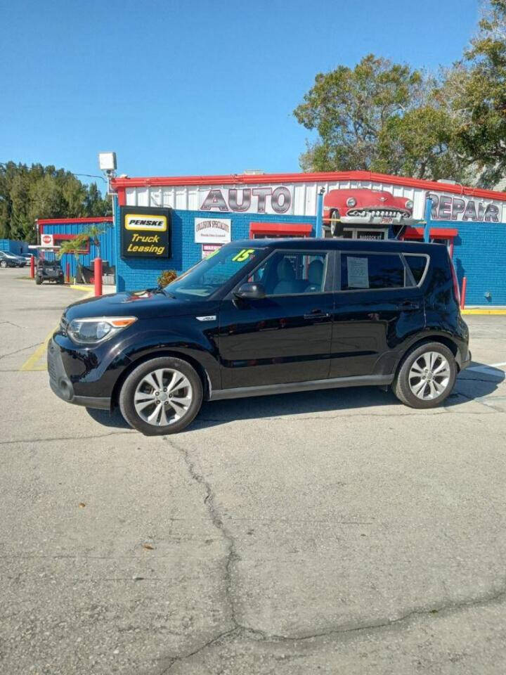 Black 2015 Kia Soul + + 4dr Crossover 1