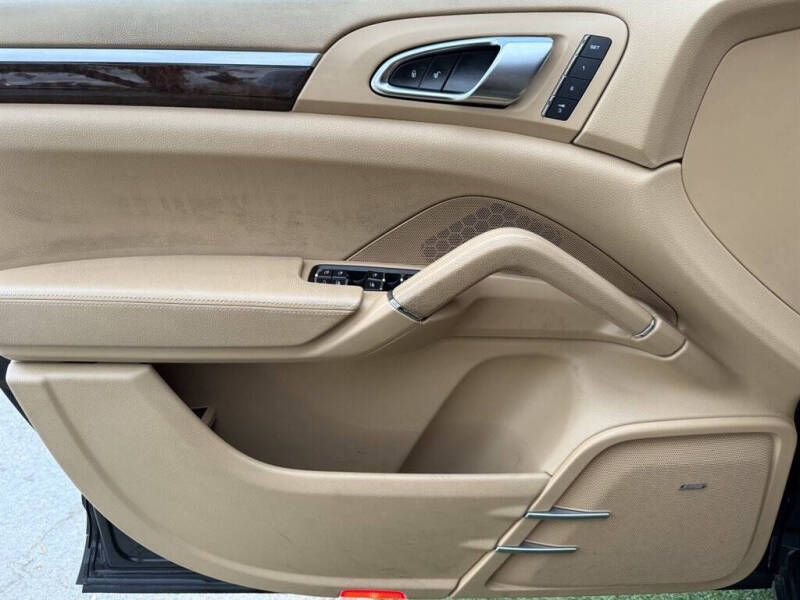 2014 Porsche Cayenne Platinum