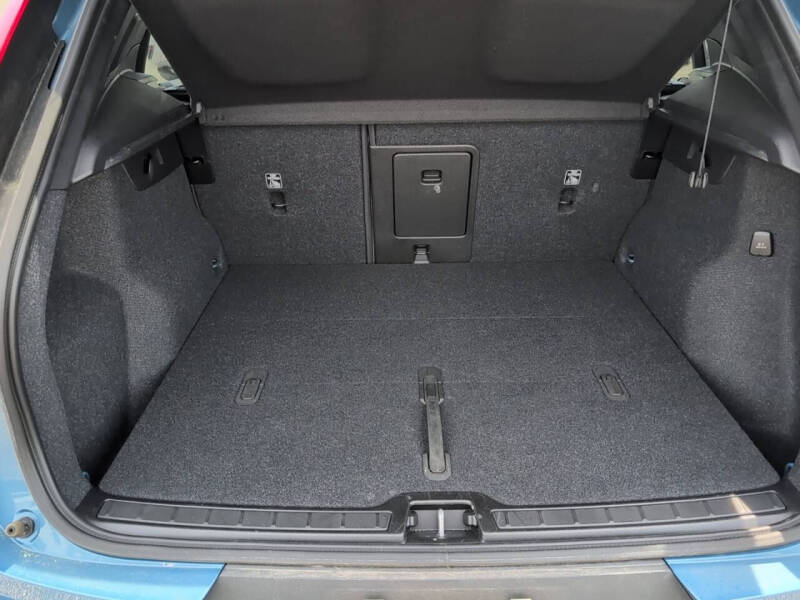 2023 Volvo XC40 B5 Plus Dark Theme