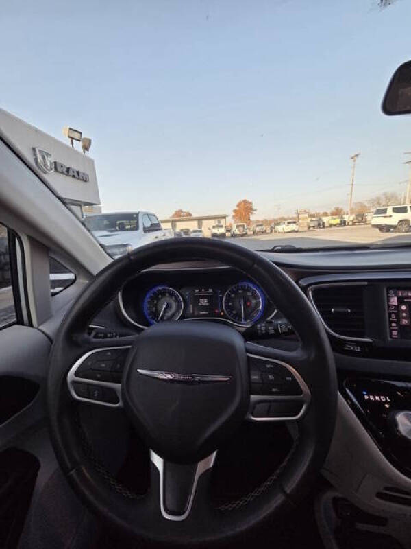 2022 Chrysler Voyager LX