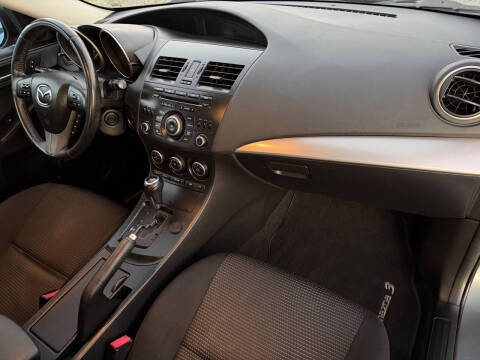 2013 Mazda MAZDA3 i Touring