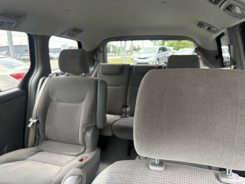2004 Toyota Sienna CE 7 Passenger