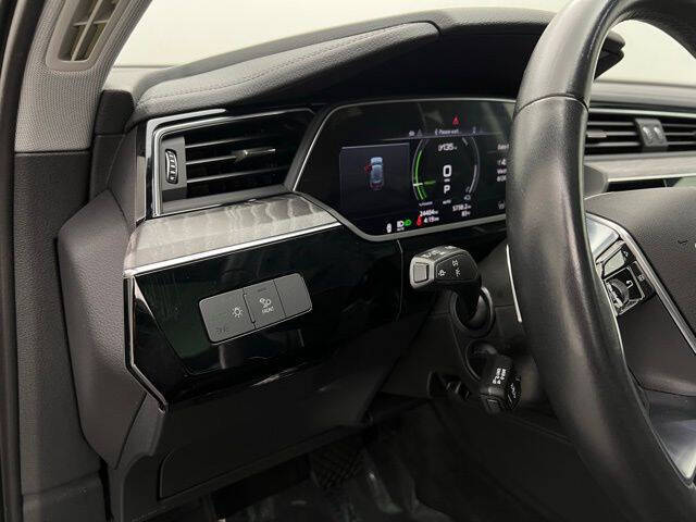 2023 Audi e-tron quattro Premium