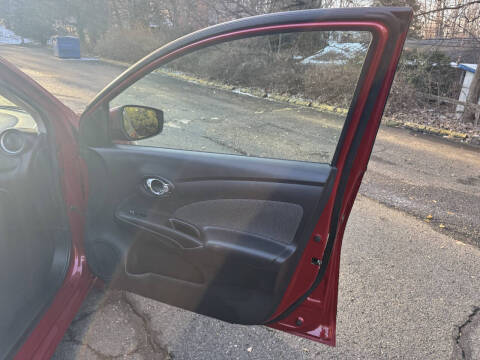 2015 Nissan Versa 1.6 SL