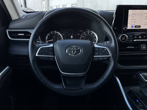 2025 Toyota Highlander LE