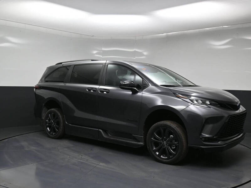 2025 Toyota Sienna XSE 7-Passenger