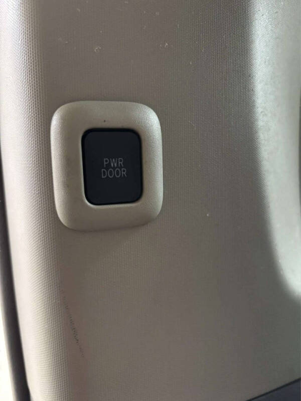 2012 Toyota Sienna LE 8-Passenger