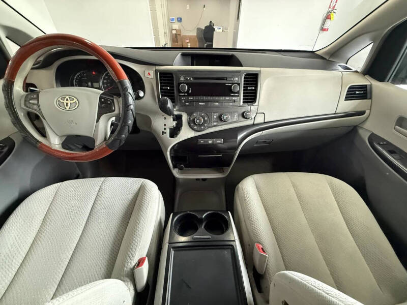2012 Toyota Sienna