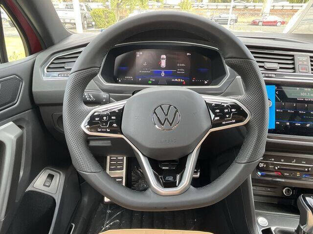 2024 Volkswagen Tiguan SE R-Line Black