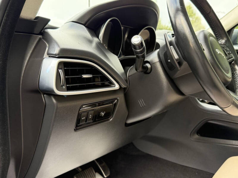 2019 Jaguar F-PACE 25t Premium