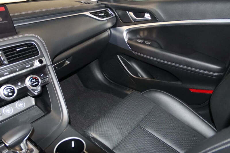 2023 Genesis G70