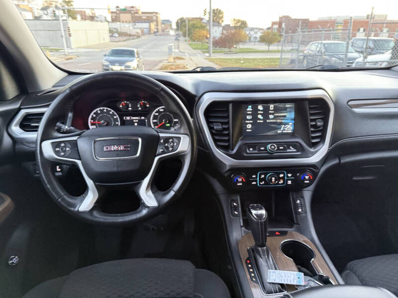 2017 GMC Acadia SLE-2