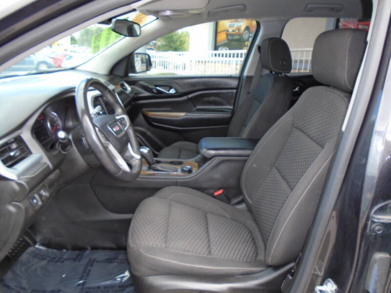 2017 GMC Acadia SLE-2