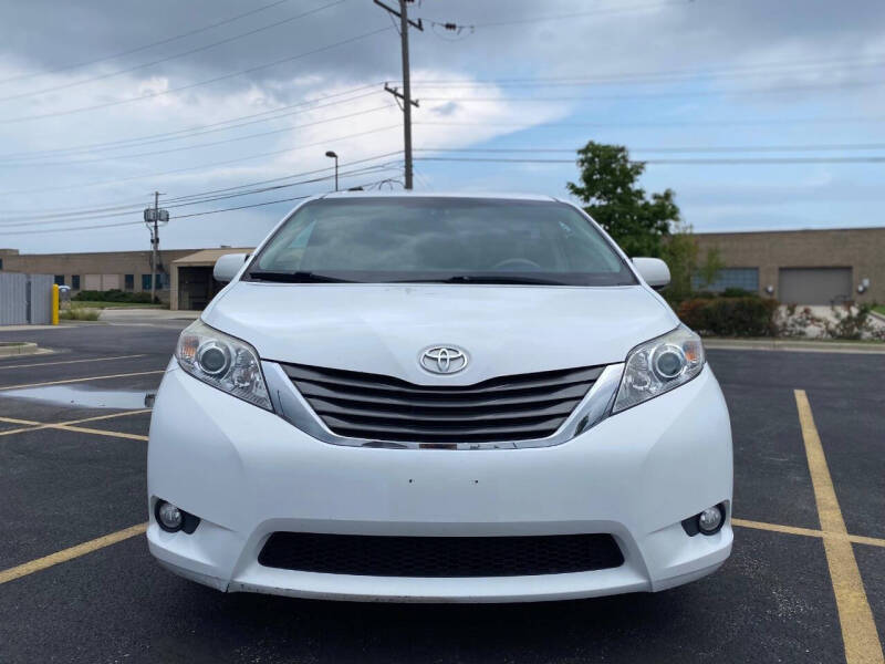 2013 Toyota Sienna XLE 8-Passenger
