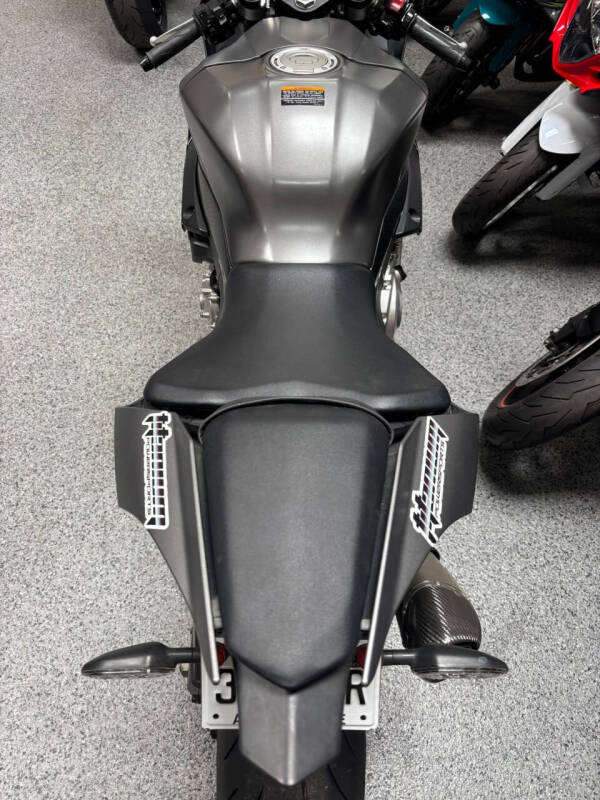 2016 Yamaha YZF-R1