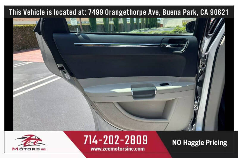 2005 Chrysler 300 SRT-8