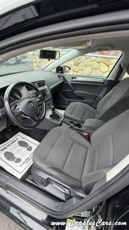 2016 Volkswagen Golf TSI S