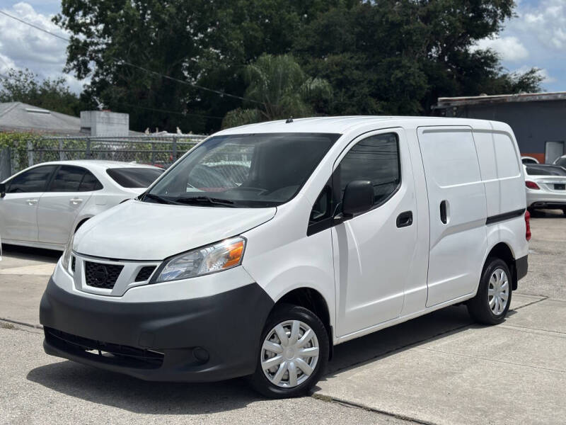 2017 Nissan NV200 S's photo