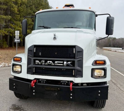 2025 Mack MD7