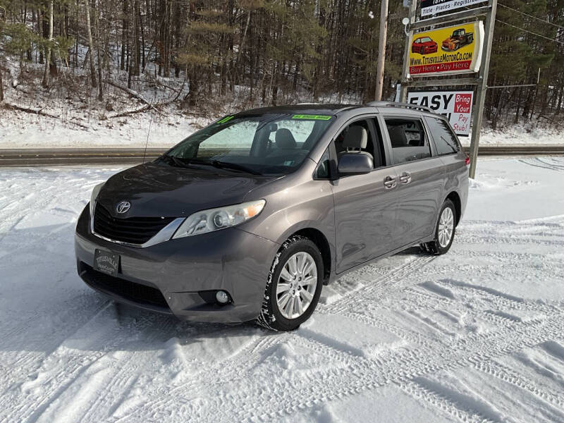 2011 Toyota Sienna LE 7-Passenger