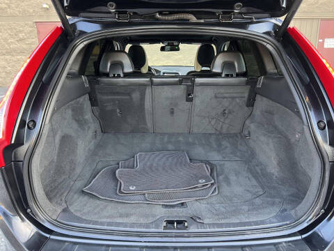 2013 Volvo XC60 T6 R-Design Platinum