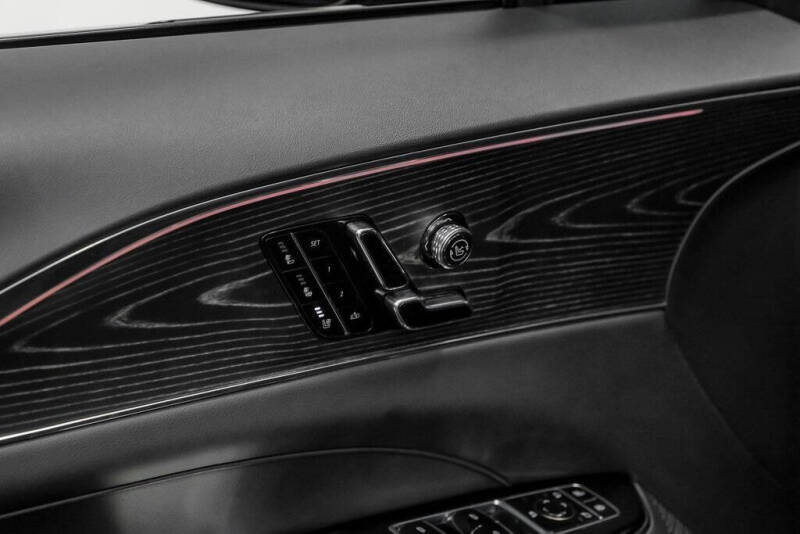 2024 Cadillac LYRIQ Luxury 2