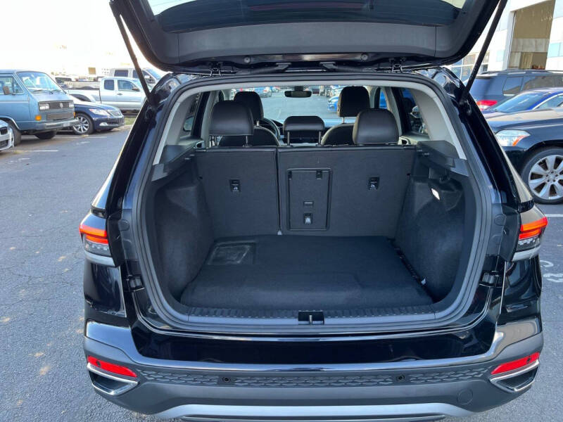 2025 Volkswagen Taos SE 4Motion