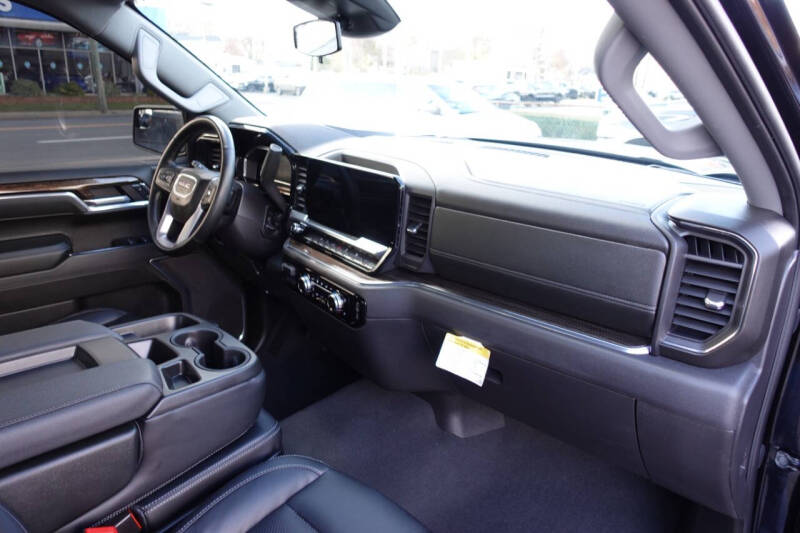 2025 GMC Sierra 1500 Elevation Standard