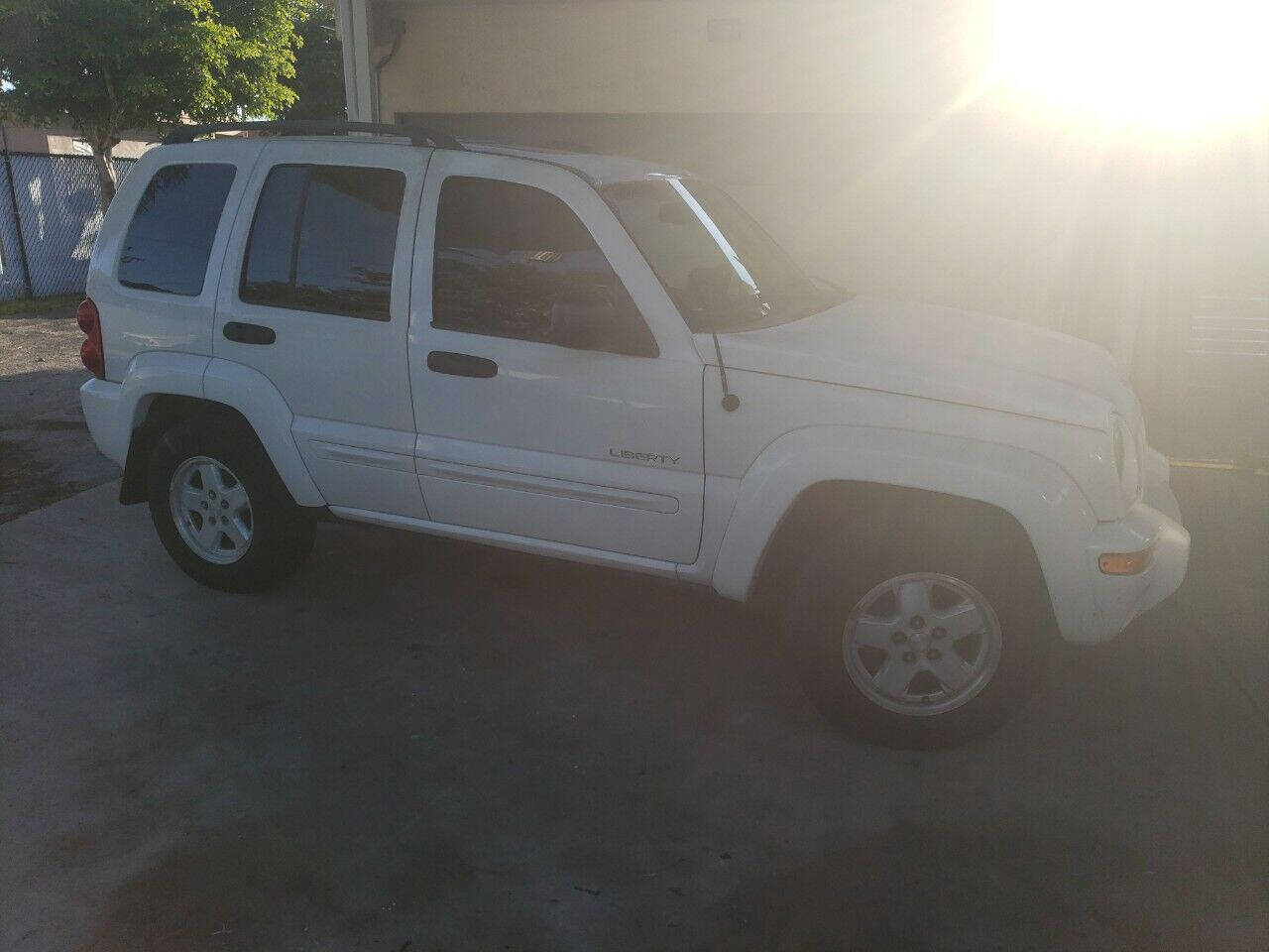 2004 JEEP Liberty SUV / Crossover - $4,300