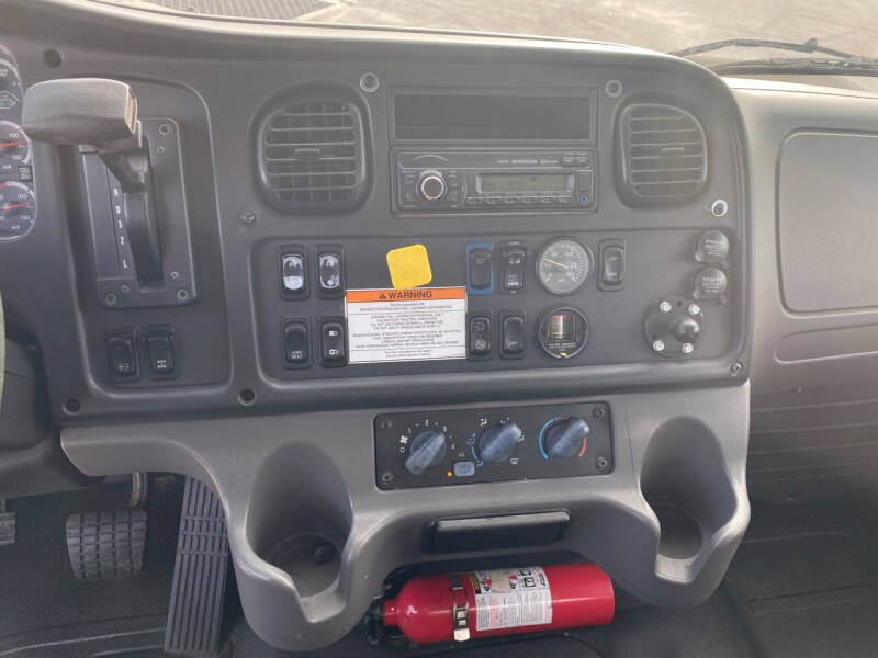 2015 Freightliner M2 106