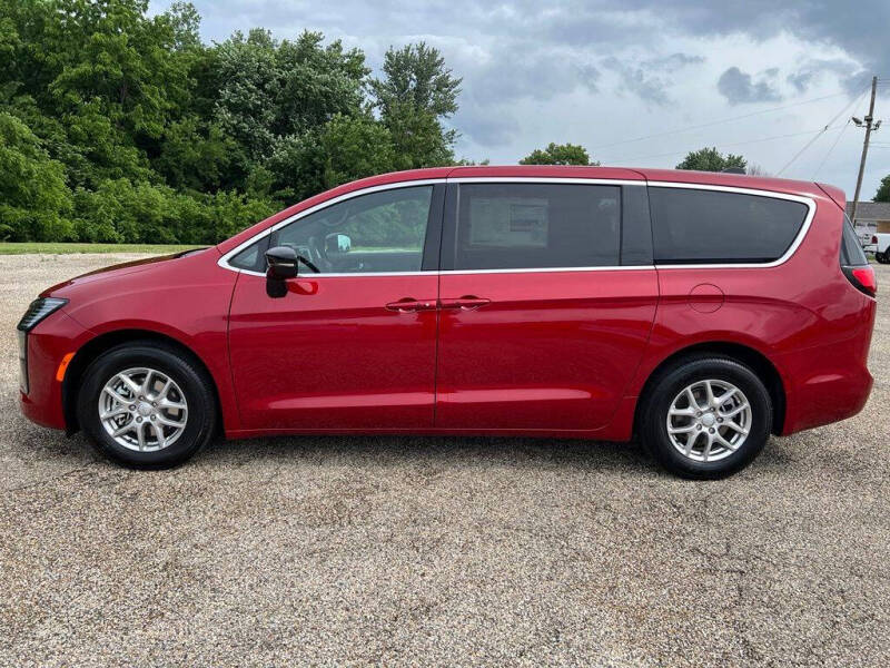 2027 Chrysler Pacifica Select