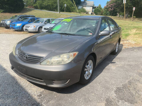 2005 Toyota Camry for sale at Motley's Auto World in Danville VA