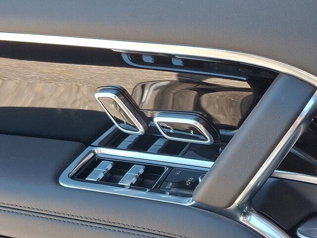 2025 Land Rover Range Rover P530 SE