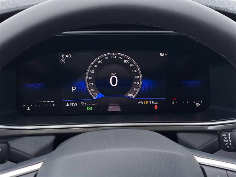 2025 Volkswagen Taos SE Black