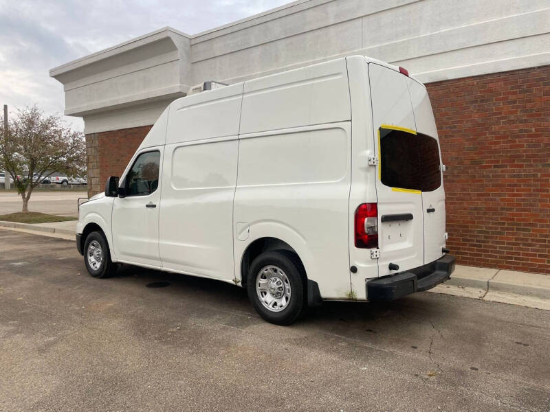 2018 Nissan NV Cargo SV photo 2