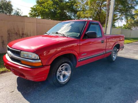 2001 Chevrolet S-10 for sale at Car Mart Leasing & Sales in Hollywood FL