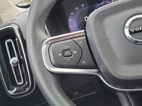 2024 Volvo XC40 B5 Plus Bright Theme