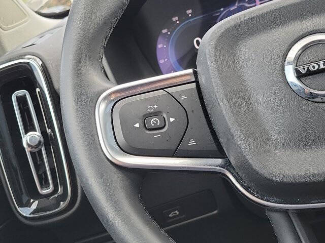 2024 Volvo XC40 B5 Plus Bright Theme