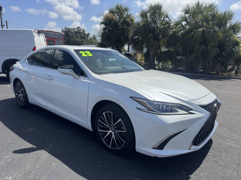 2023 Lexus ES Hybrid 300h's photo