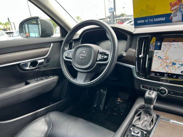 2020 Volvo V90 Cross Country T6