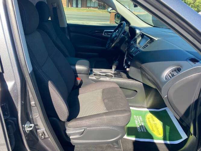 2020 Nissan Pathfinder SV