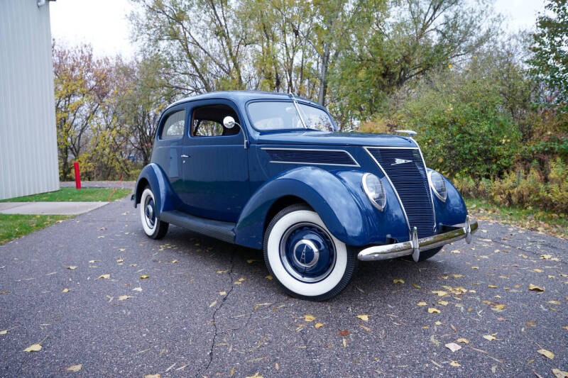1937 Ford Deluxe
