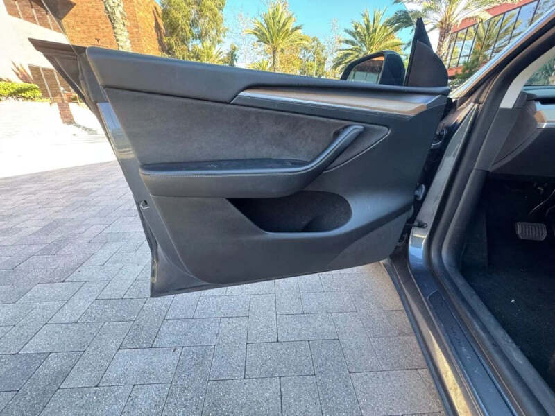 2024 Tesla Model Y Performance