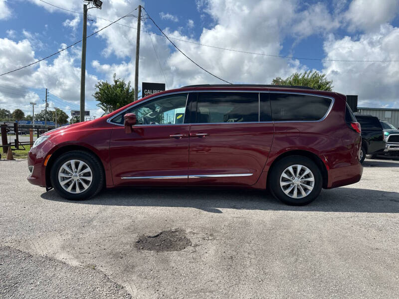 2017 Chrysler Pacifica Touring-L photo 4