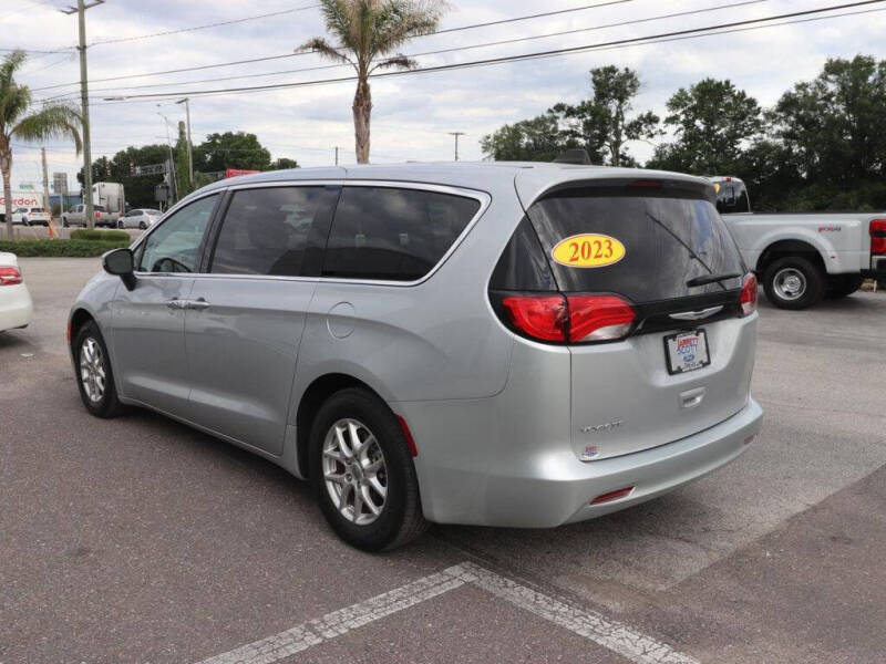 2023 Chrysler Voyager LX