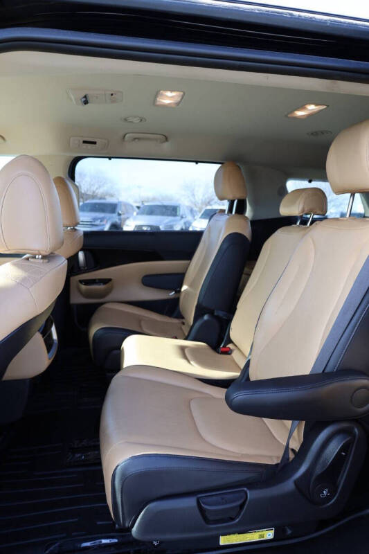 2024 Kia Carnival EX