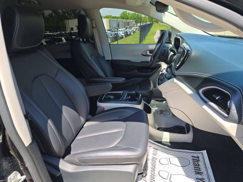 2024 Chrysler Pacifica Touring L